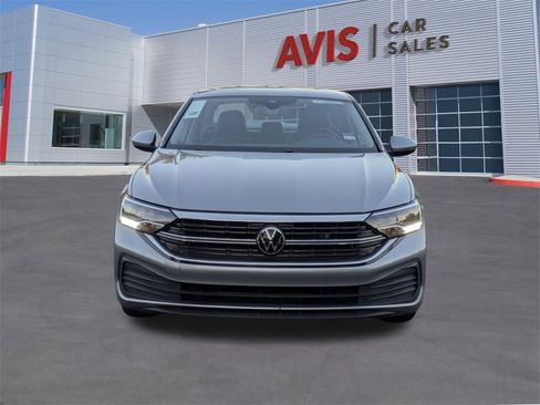 Used 2024 Volkswagen Jetta SE image 2