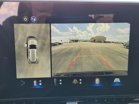New 2026 Chevrolet Equinox LT w/ Safety and Technology Package FWD image 13