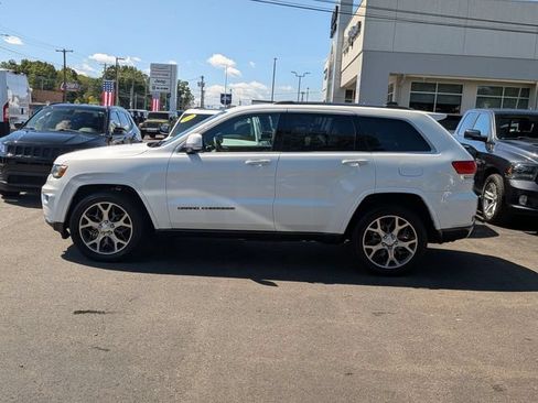 Certified 2018 Jeep Grand Cherokee Limited AWD/4WD image 5
