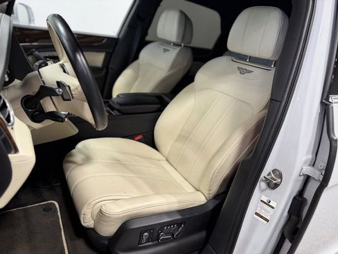 Used 2018 Bentley Bentayga Mulliner AWD/4WD image 16