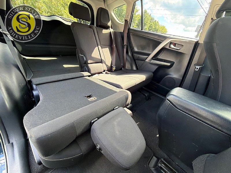 Used 2018 Toyota RAV4 XLE FWD image 20