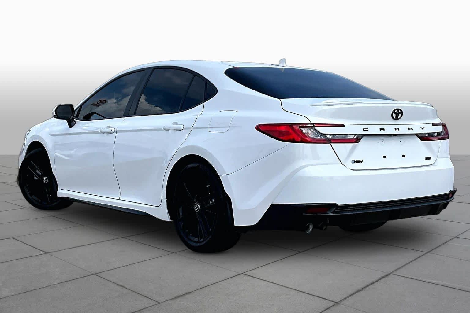 Used 2026 Toyota Camry SE w/ Convenience Package FWD image 12