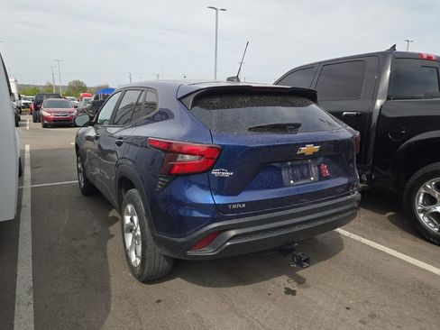 Used 2024 Chevrolet Trax LS w/ LS Convenience Package image 2