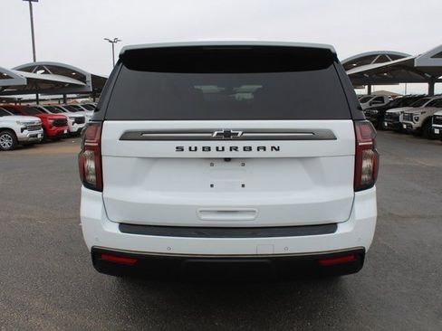 Used 2022 Chevrolet Suburban Z71 image 4