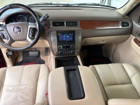Used 2007 GMC Yukon SLT w/ SLT Preferred Equipment Group AWD/4WD image 18