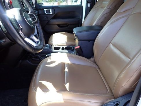 Used 2020 Jeep Gladiator Rubicon image 10