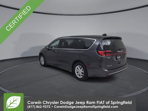 Certified 2023 Chrysler Pacifica Touring-L image 11