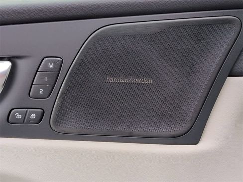 Used 2023 Volvo XC60 B5 Ultimate image 33