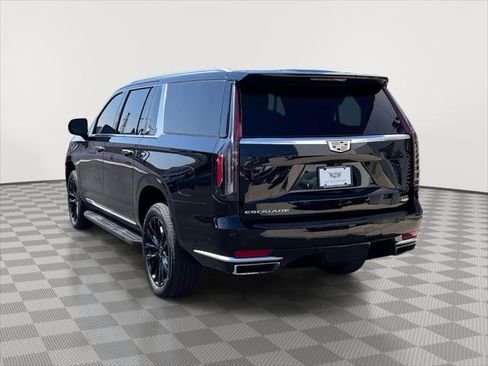 Used 2024 Cadillac Escalade ESV Premium Luxury image 5