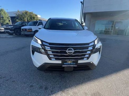 Used 2025 Nissan Rogue SV FWD image 36