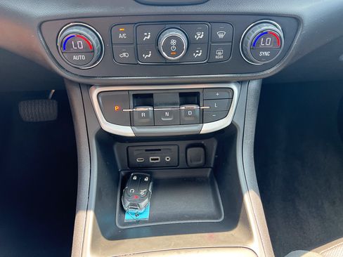 Used 2022 GMC Terrain SLT w/ Tech Package AWD/4WD image 23