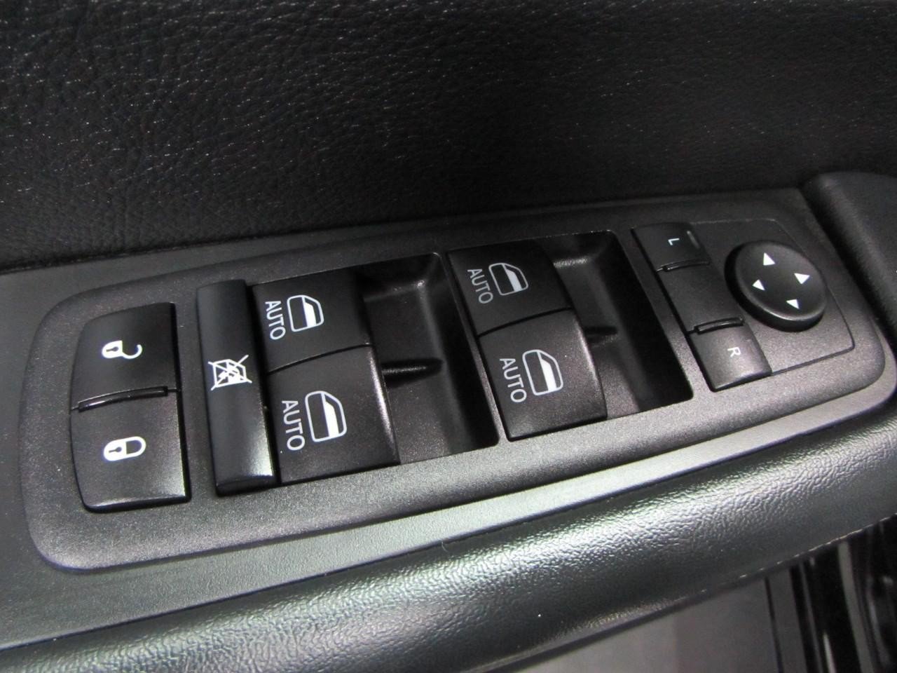 Used 2025 Chrysler Pacifica Select FWD image 20