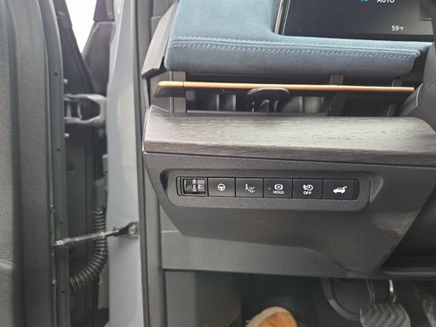 Used 2023 Nissan Ariya image 16