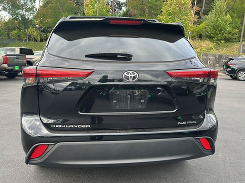 Used 2023 Toyota Highlander XLE AWD/4WD image 7