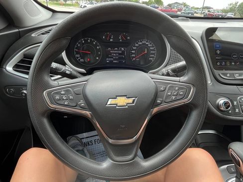 Used 2025 Chevrolet Malibu LT FWD image 25