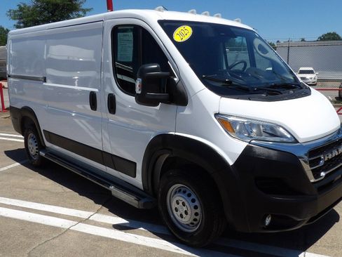 Used 2025 RAM ProMaster 2500 w/ U-Haul Equipment Group FWD image 1