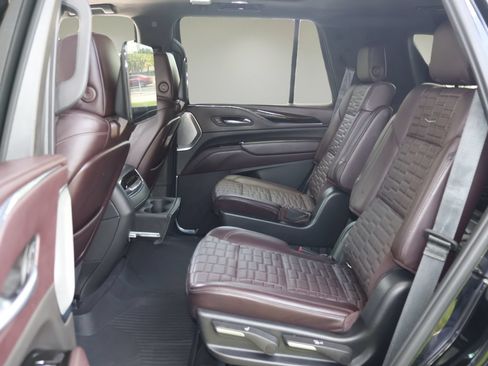Used 2021 Cadillac Escalade Sport Platinum w/ Heavy-Duty Trailer Package AWD/4WD image 12