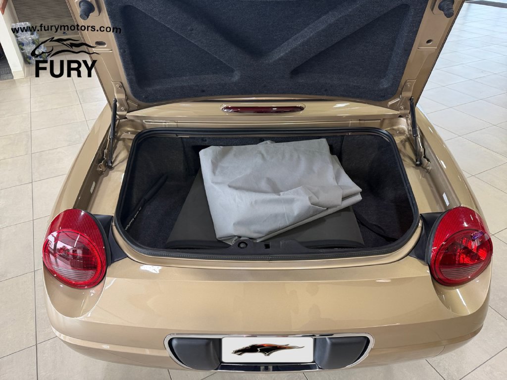 Used 2005 Ford Thunderbird RWD image 23