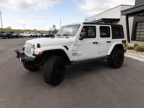 Used 2019 Jeep Wrangler Unlimited Sahara image 3