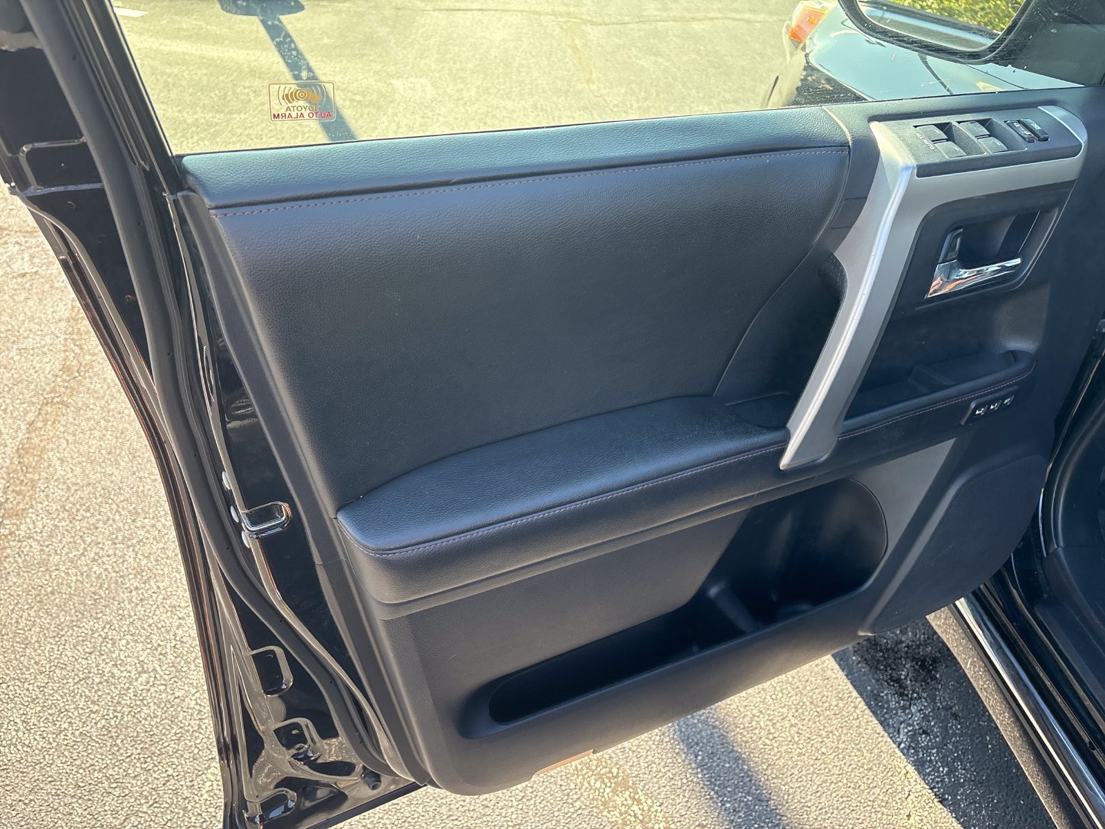 Used 2014 Toyota 4Runner Limited AWD/4WD image 10