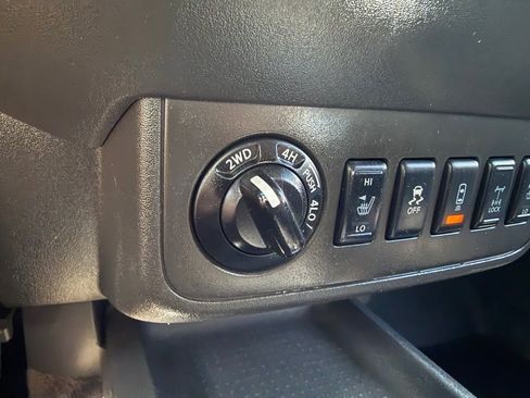 Used 2015 Nissan Frontier PRO-4X AWD/4WD image 32