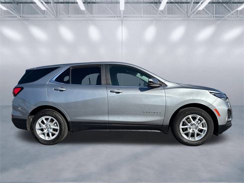 Used 2024 Chevrolet Equinox LT image 3