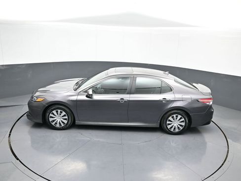 Certified 2019 Toyota Camry LE image 41