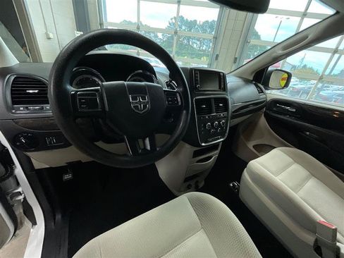 Used 2019 Dodge Grand Caravan SE FWD image 13