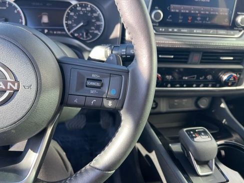 Used 2024 Nissan Rogue SV w/ SV Premium Package image 18