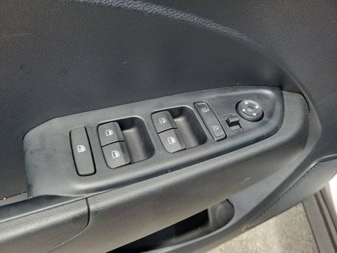 Certified 2023 Hyundai Venue SEL FWD image 17