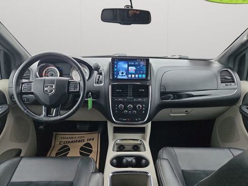 Used 2017 Dodge Grand Caravan SXT image 18
