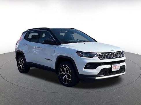 Used 2025 Jeep Compass Limited AWD/4WD image 2