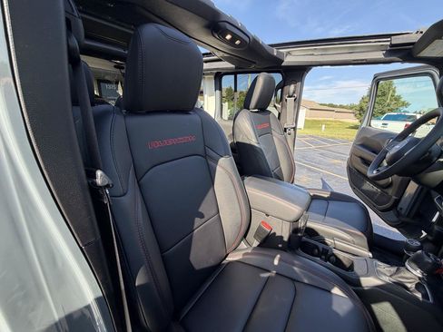 Used 2025 Jeep Wrangler Unlimited Rubicon AWD/4WD image 51