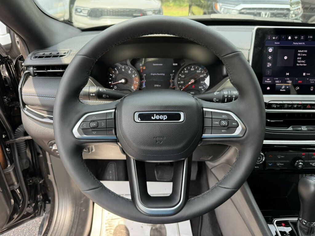 Used 2026 Jeep Compass Latitude AWD/4WD image 5