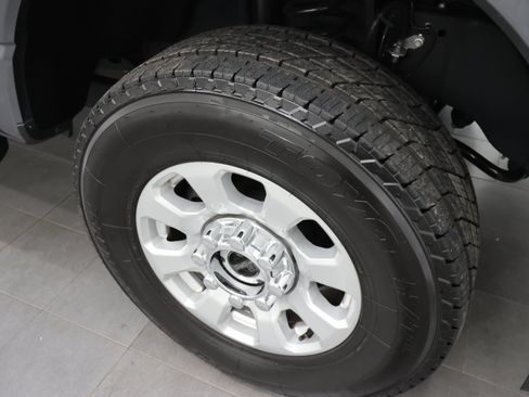 Used 2024 Ford F250 XLT AWD/4WD image 3