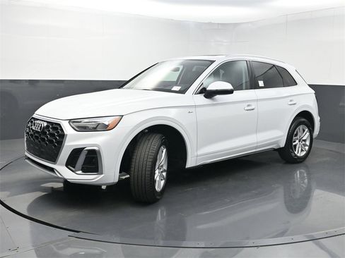 Used 2024 Audi Q5 2.0T Premium w/ Convenience Package image 22