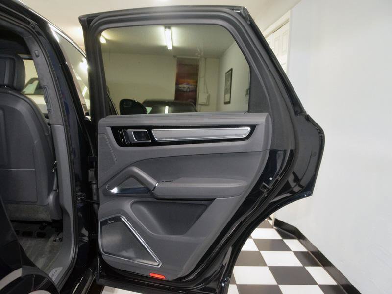 Used 2019 Porsche Cayenne Turbo AWD/4WD image 27