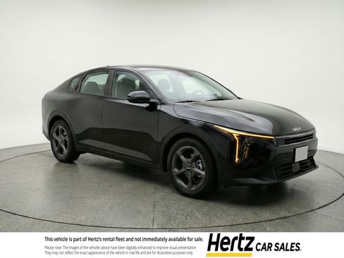 Used 2025 Kia K4 LXS image 1