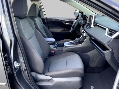 Used 2025 Toyota RAV4 XLE w/ Convenience Package FWD image 9