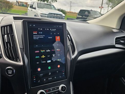 Used 2024 Ford Edge SEL image 25