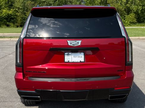 Used 2026 Cadillac Escalade Platinum Sport w/ LPO, ONYX Package AWD/4WD image 6