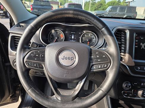 Used 2019 Jeep Cherokee Trailhawk image 13