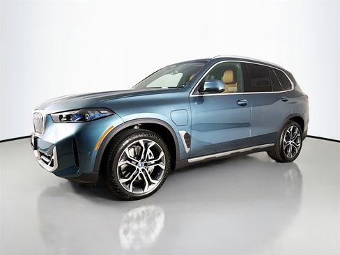 Used 2025 BMW X5 xDrive50e w/ Parking Assistance Package image 3
