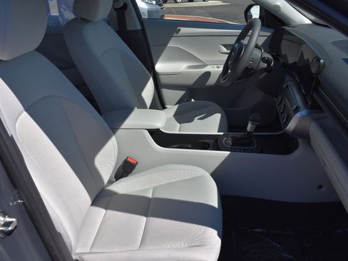 Used 2024 Hyundai Kona SE image 14