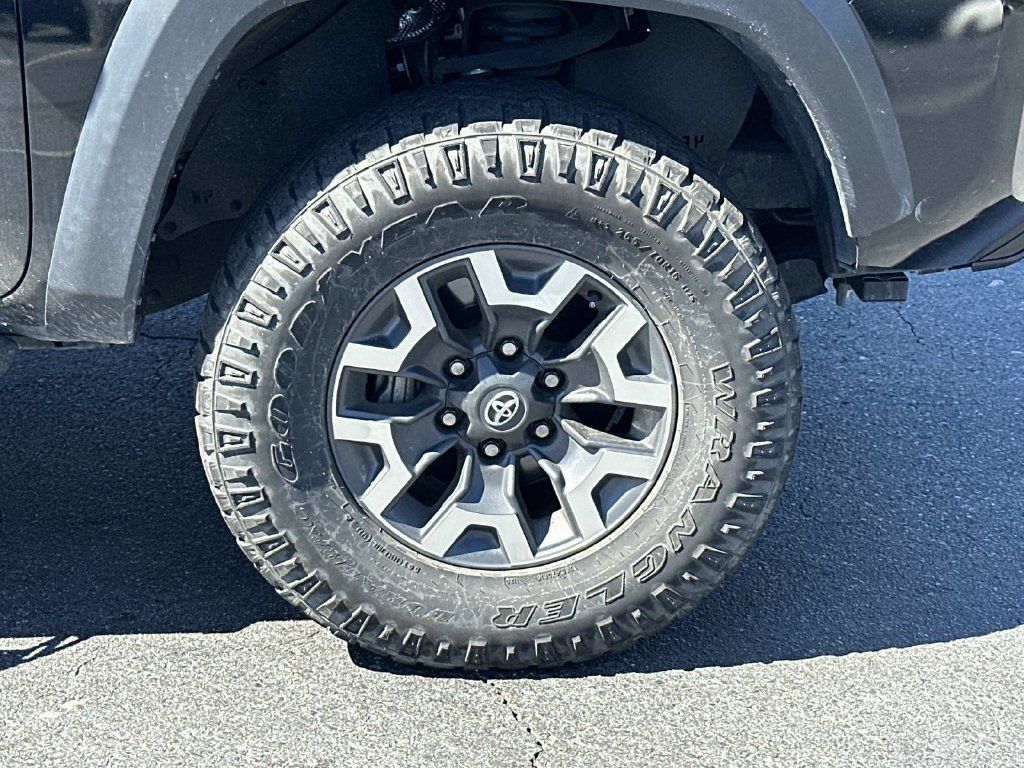 Used 2023 Toyota Tacoma TRD Off-Road AWD/4WD image 10