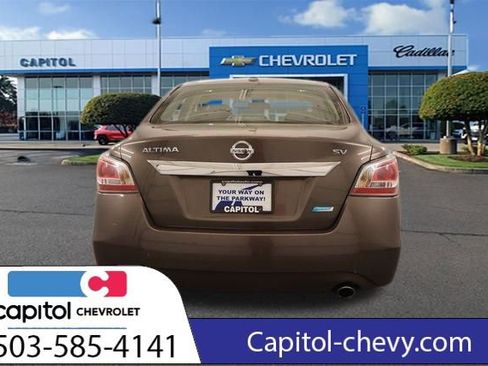 Used 2014 Nissan Altima 2.5 SV w/ Convenience Package FWD image 3