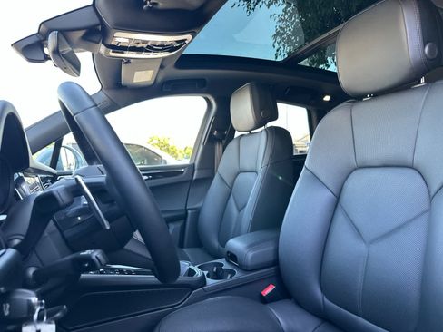 Used 2026 Porsche Macan AWD/4WD image 5