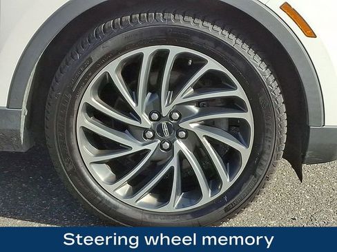 Used 2019 Lincoln Nautilus Reserve image 11