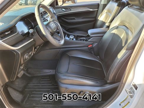 Used 2023 Jeep Grand Cherokee Limited w/ Black Appearance Package image 9