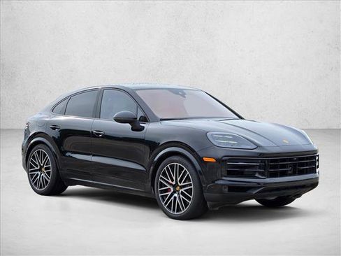 Used 2024 Porsche Cayenne S AWD/4WD image 3
